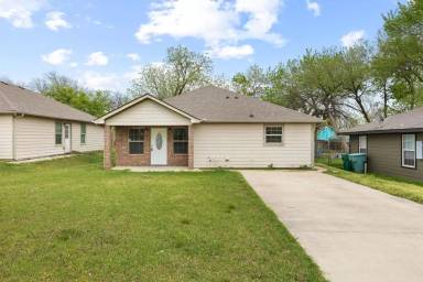 Main picture of 119 N Andrews Ave