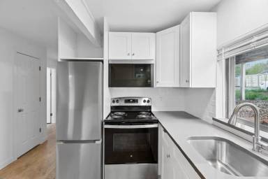 Main picture of 600 E Geneseo St