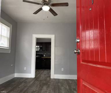 Main picture of 5410 S Flores St