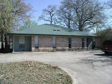 Main picture of 904-906 Navarro Dr