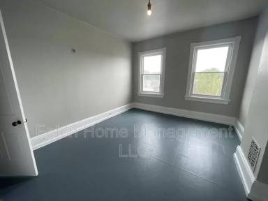 Main picture of 115 S 10th St