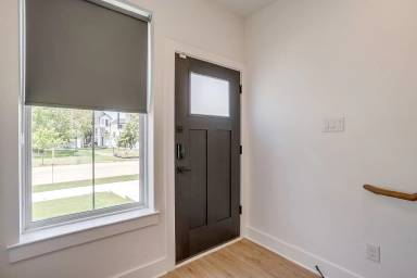 Main picture of 2333 Benbrook Blvd