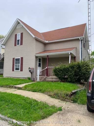 Main picture of 27 Oak St