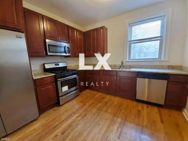 Main picture of 2434 W Fargo Ave