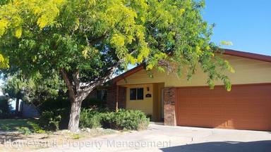 Main picture of 205 W 31st St
