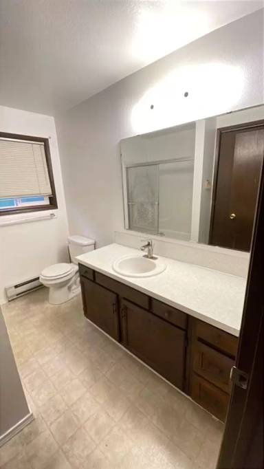 Main picture of 533 N B St
