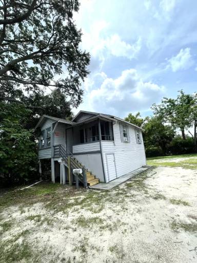 Main picture of 921 E Orange St