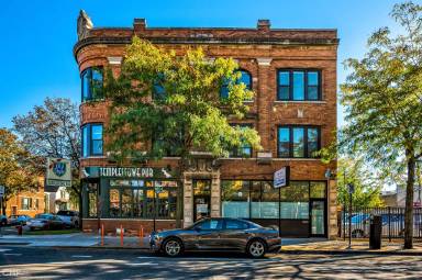 Main picture of 4352 N Troy St
