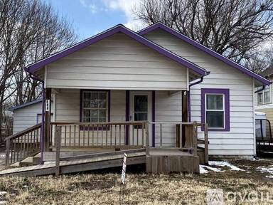 Main picture of 439 N Edwards Ave