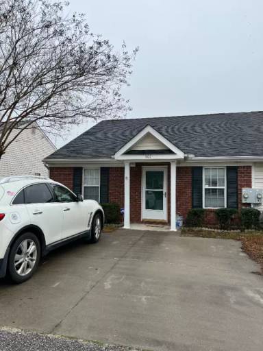 Main picture of 901 Laurel Pl