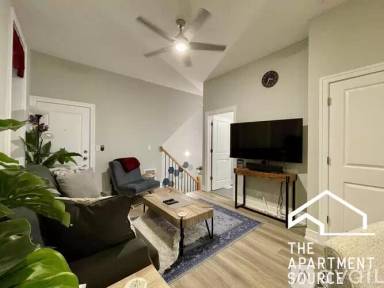 Main picture of 1725 N Honore St