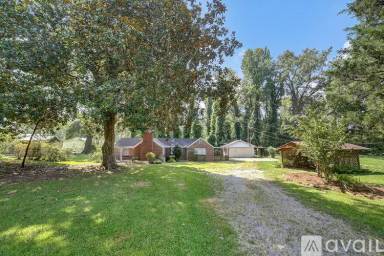 Main picture of 216 Meadowood Ave