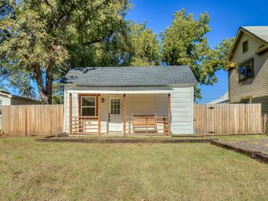 Main picture of 1006 W Washington Ave
