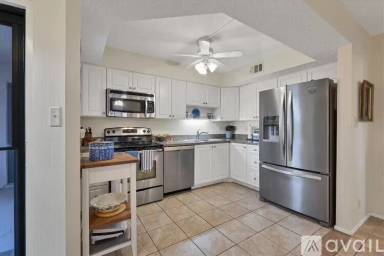 Main picture of Oaks III Condominium