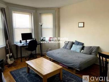 Main picture of 352 Riverway