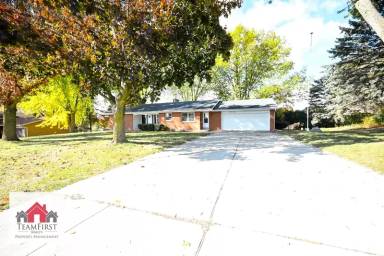 Main picture of 2790 S Ridge Rd