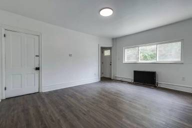 Main picture of 990 Proctor Way