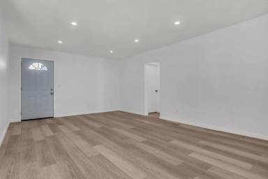 Main picture of 1155 Exposition Blvd