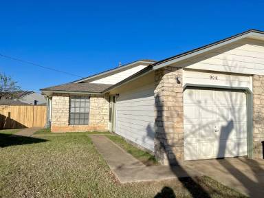 Main picture of 906 Chisholm Cv