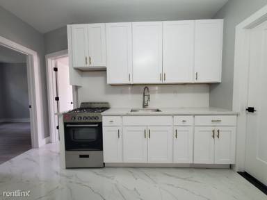 Main picture of 484 Kennedy Blvd