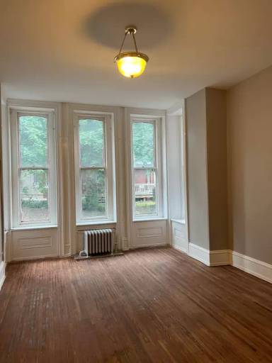 Main picture of 1521 Mineral Spring Rd