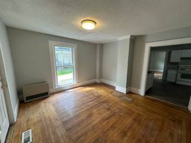 Main picture of 36 Dummer St