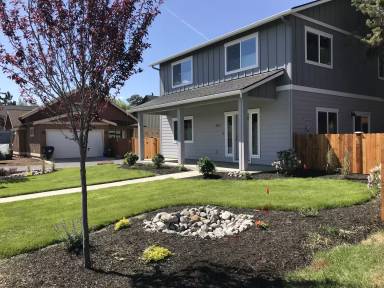 Main picture of 1972 NE Jackson Ave