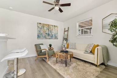 Main picture of 3409 Commercial Ave