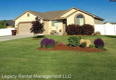 Main picture of 5 N Oak Cir