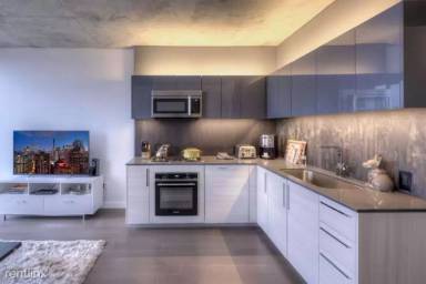 Main picture of 626 W Division St