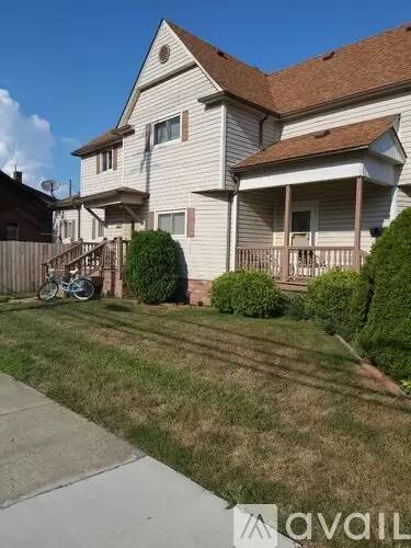 Main picture of 466 Elm St