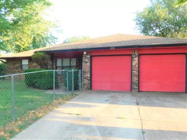 Main picture of 2501 SE 46th St