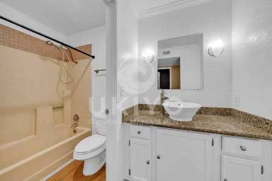 Main picture of 560 Canyon Oaks Dr