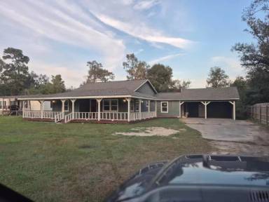 Main picture of 2948 Elm St
