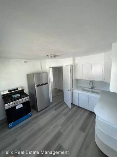 Main picture of 374 S Los Robles Ave