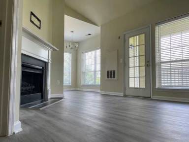 Main picture of 4560 Strutfield Ln