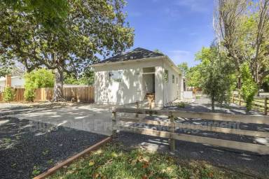 Main picture of 352 E 7th Ave