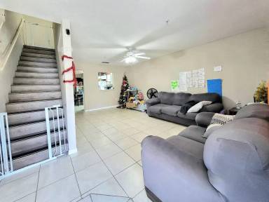Main picture of 2636 SW 35th Pl