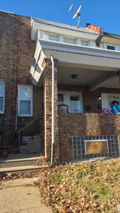 Main picture of 5252 Oakland St