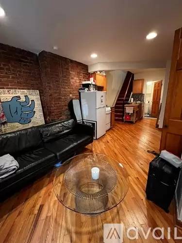 Main picture of 122 Allen St
