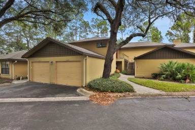 Main picture of Lakecrest Condominium
