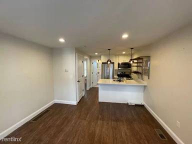 Main picture of 19 E Transit St