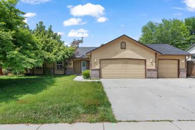 Main picture of 1725 N Eagle Creek Way