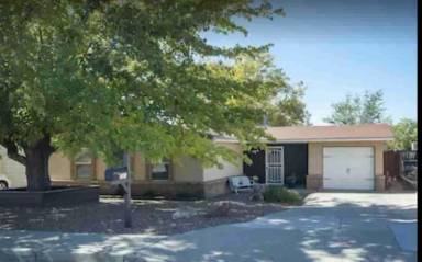 Main picture of 737 La Charles Dr NE