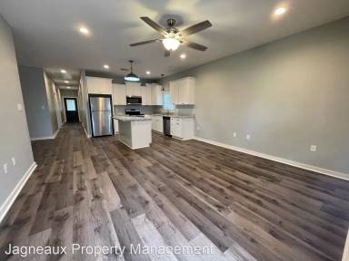 Main picture of 115 N Crocker St
