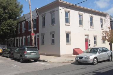 Main picture of 1835 Moore St