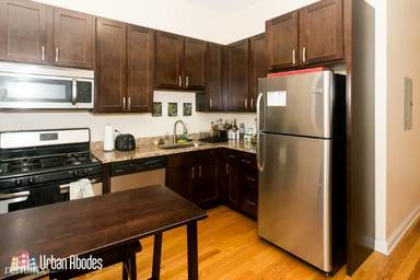 Main picture of 1756 W Montrose Ave