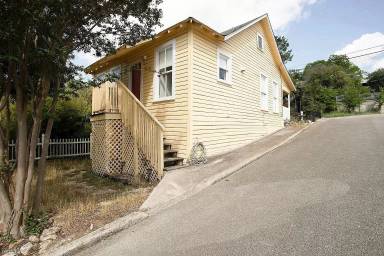 Main picture of 431 Lindsey St