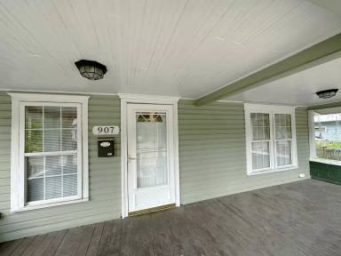 Main picture of 927 NW 5th Ave