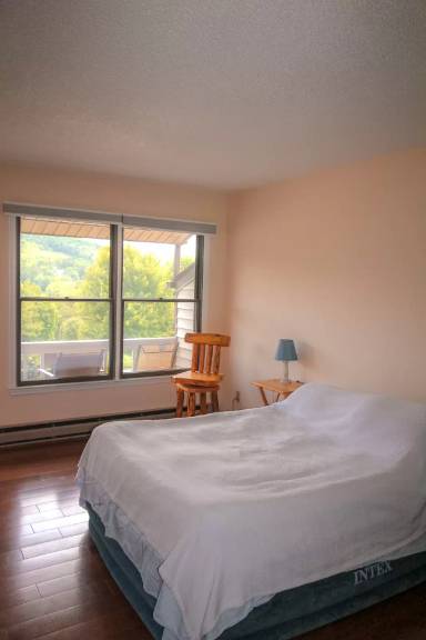 Main picture of 144 Heathstone Ct